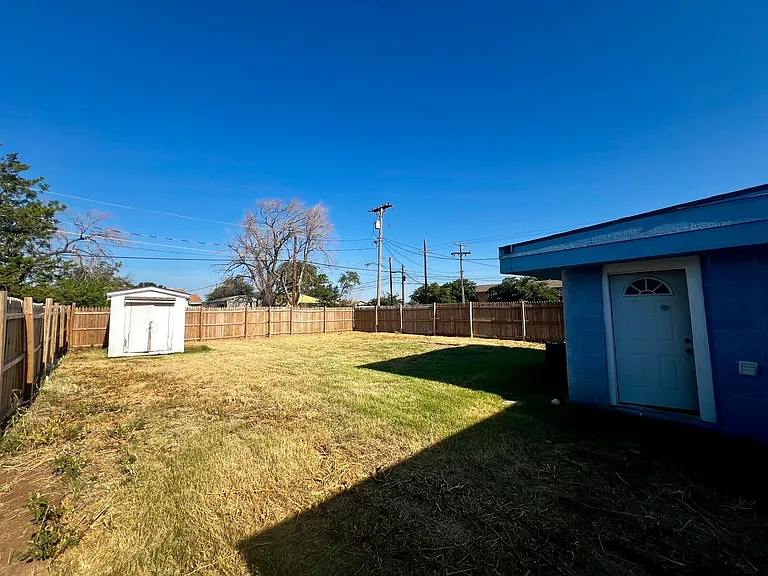 304 Avenue R — Photo 11
