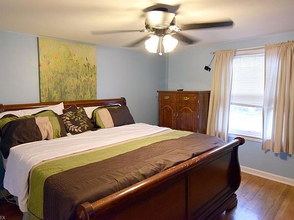 5th image of 597 Woodbine Ave SE
