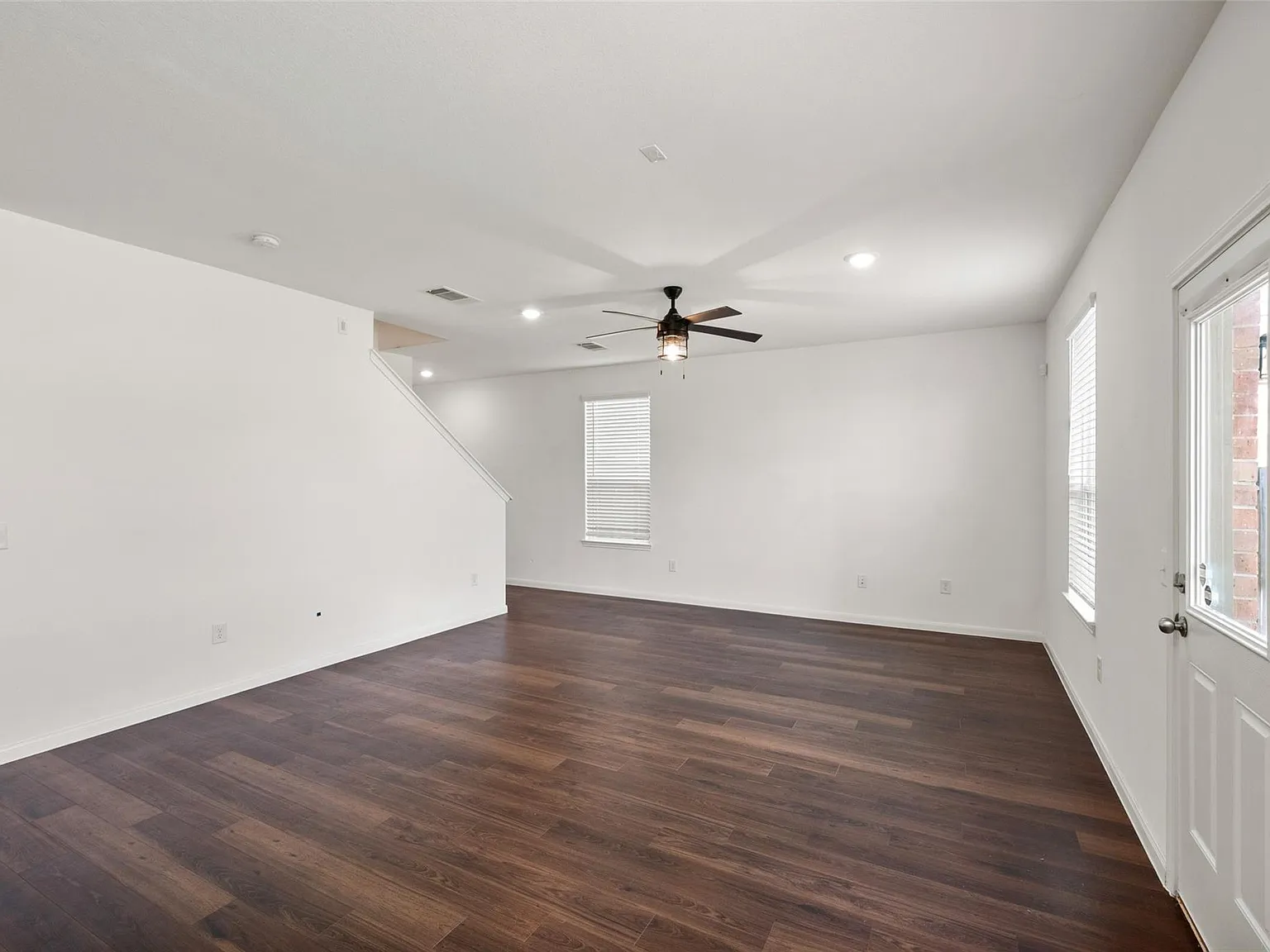 4 bed, 2.5 bath, 1670 sqft, $2,500 — Photo 2