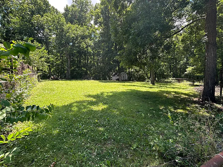 197 Sanders Dr — Photo 2
