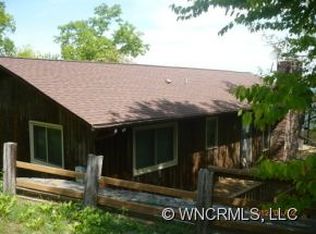 6 Holly Berry Ln, Hendersonville, NC 28739