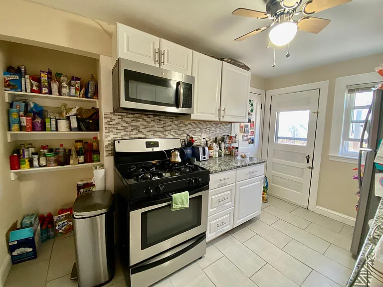4907 Washington St #3R — Photo 7