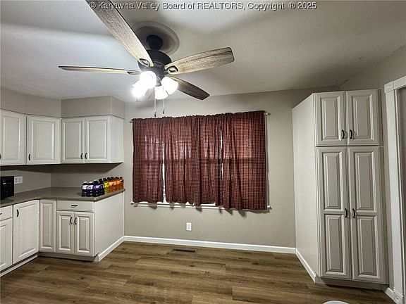 5th image of 704 Orchard Dr