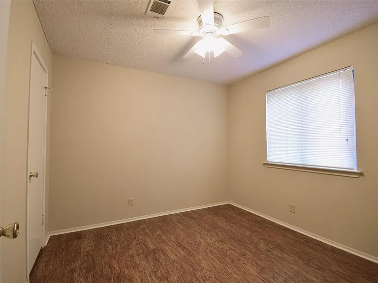1105 Forest Oaks Path — Photo 9