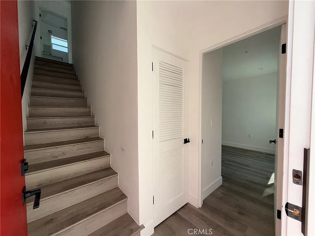 3 bed, 1300 sqft, $3,590 — Photo 3