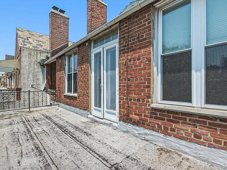 68-11 Clyde St #2 — Photo 11