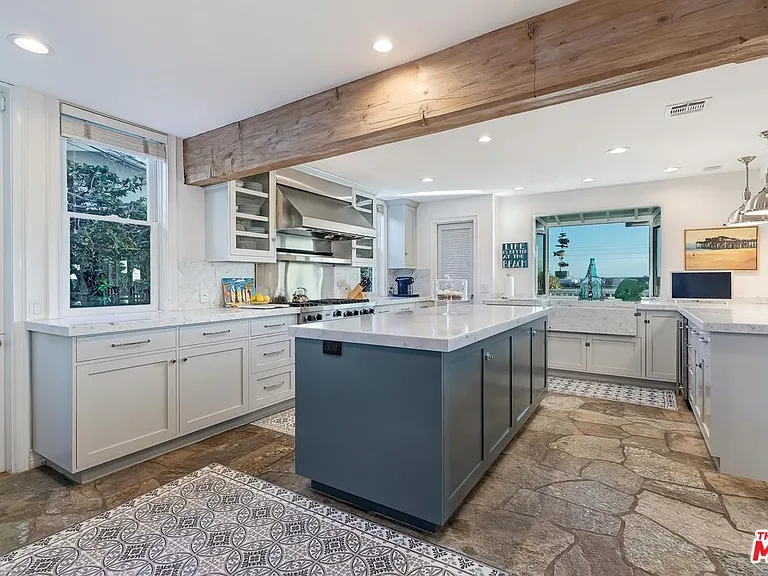 25129 Malibu Rd — Photo 20