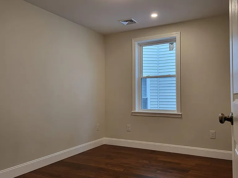 26 Taylor St — Photo 10