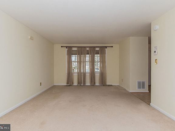 5th image of 5215 Dunleigh Glen Ln