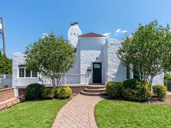 215 Wynsum Avenue, Merrick, NY 11566