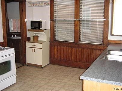 2nd image of 1115 Court St