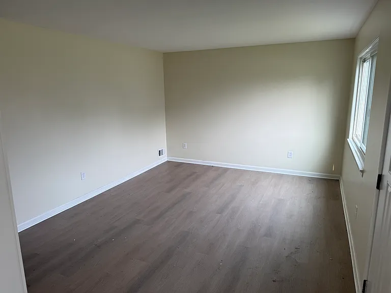 20409 Vermander Ave — Photo 11