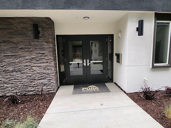 4th image of 3208 Mallard Ct #303