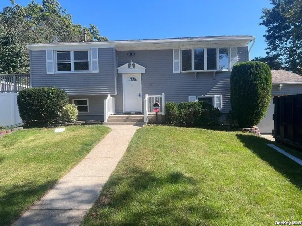8 Pomper Court, East Northport, NY 11731