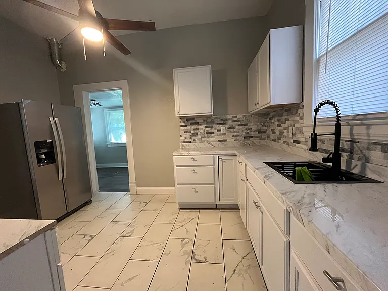 530 N Broadway St — Photo 5