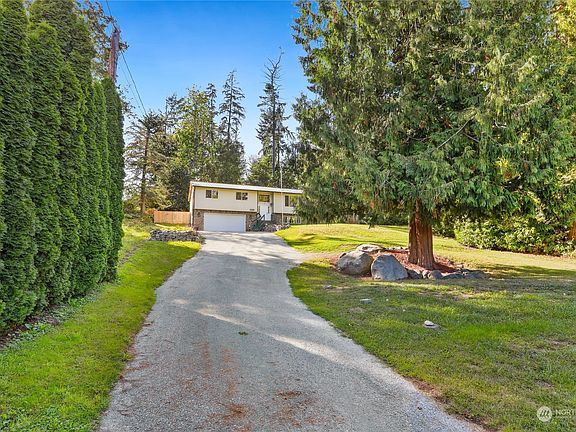 3rd image of 1526 Lake Drive
