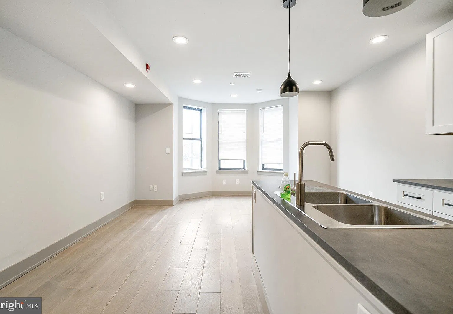 2 bed, 2.0 bath, 3344 sqft, $1,600 — Photo 2