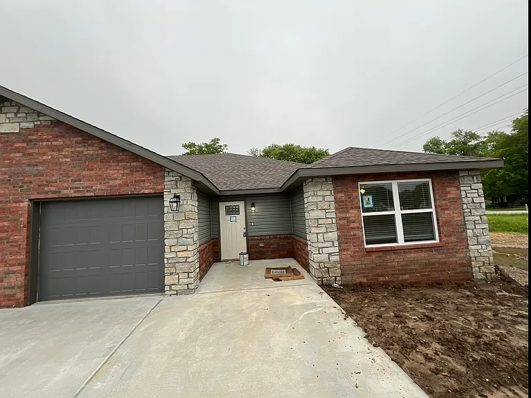 4164 N Saint Louis Ave — Photo 1