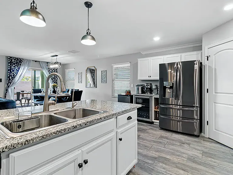3915 E Liberty Ln — Photo 19