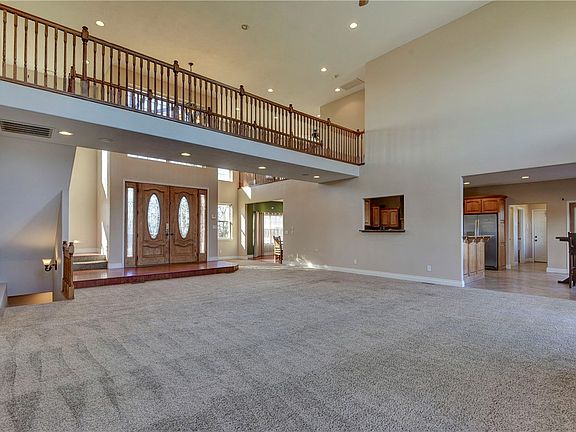 4th image of 495 Shady Oak Ln