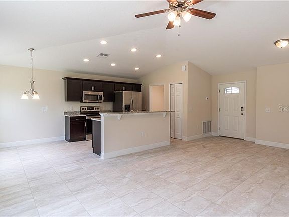 4th image of 371 Aster Ct W