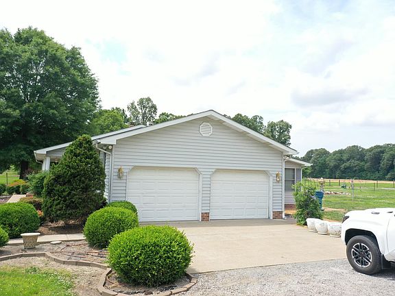 2nd image of 6035 Cunningham Rd