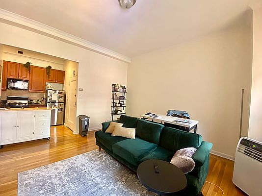 2nd image of 51 E 34th St #3X
