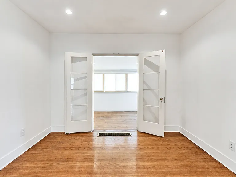 1039 W Roses Rd — Photo 11