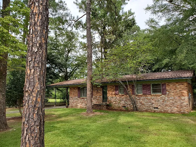 1203 Edgewood Dr — Photo 8