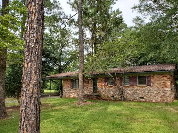 1203 Edgewood Dr, Dublin, GA 31021