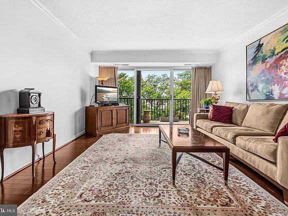 4th image of 1300 Army Navy Dr APT 608