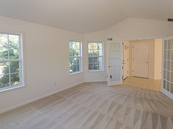5th image of 45 Skyline Dr