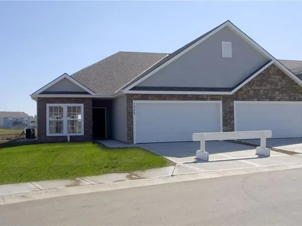 1436 Villa Ln, Louisburg, KS 66053