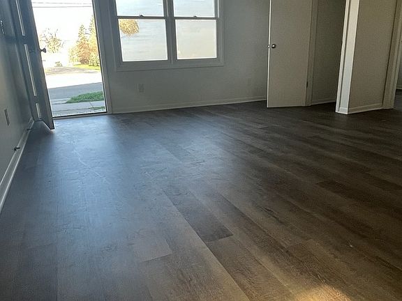 4th image of 48 Eastmanville St #1