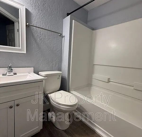 809 15th St #101 — Photo 13