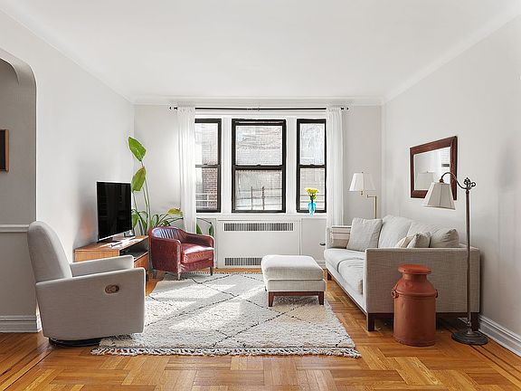 3rd image of 221 E 18th St APT 5G