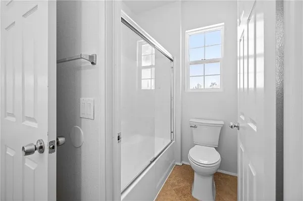 39221 Chantilly Ln — Photo 16