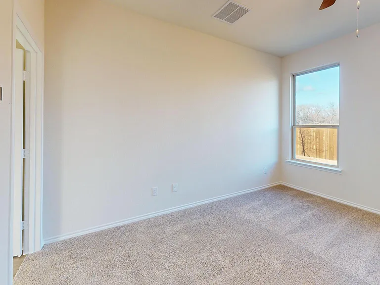 3941 Oak Creek Cir — Photo 8