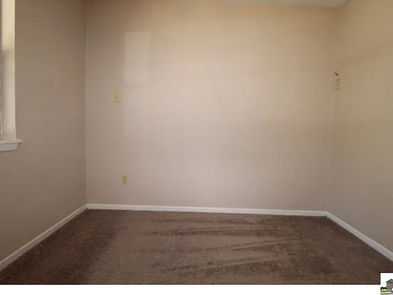 409 Oak St — Photo 35