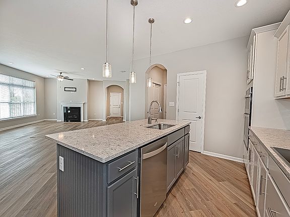 5th image of 4252 Hawthorn Dr