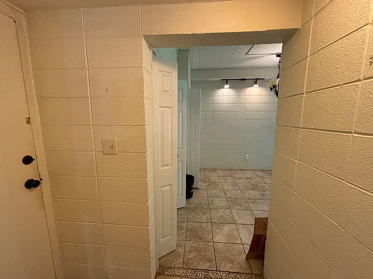 900 Brightwood Manor Dr #B-4 — Photo 6