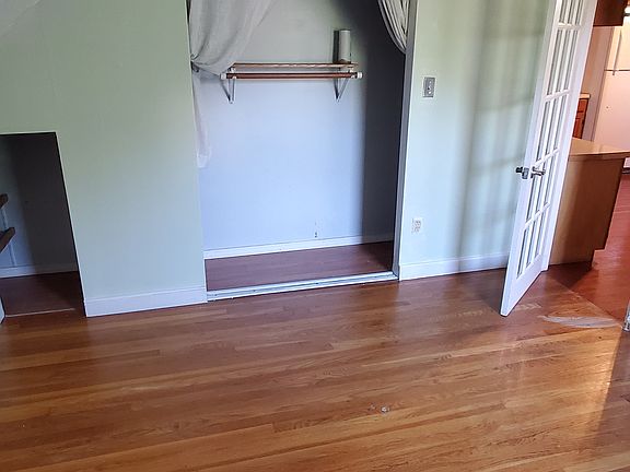 3rd image of 186 Magnolia St Floor 3