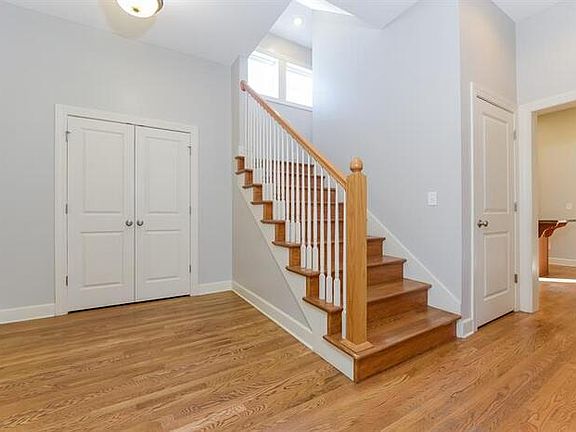 2nd image of 921 SW Ovation Dr