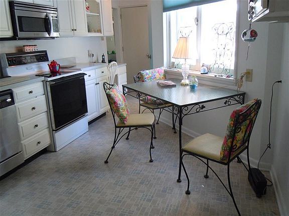 4th image of 578 Woodview Dr