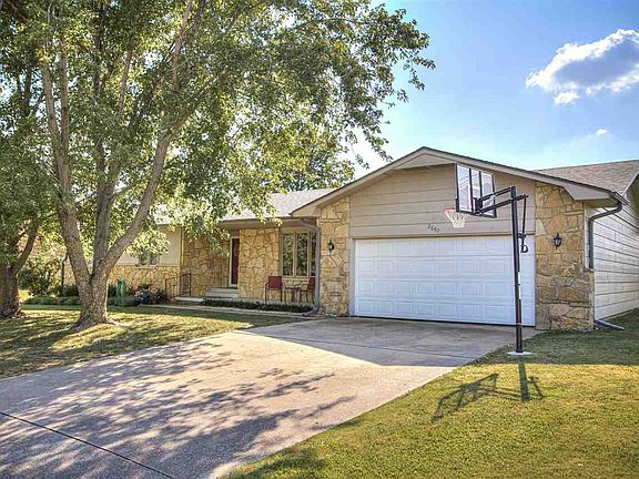 3rd image of 2697 Valley View Dr