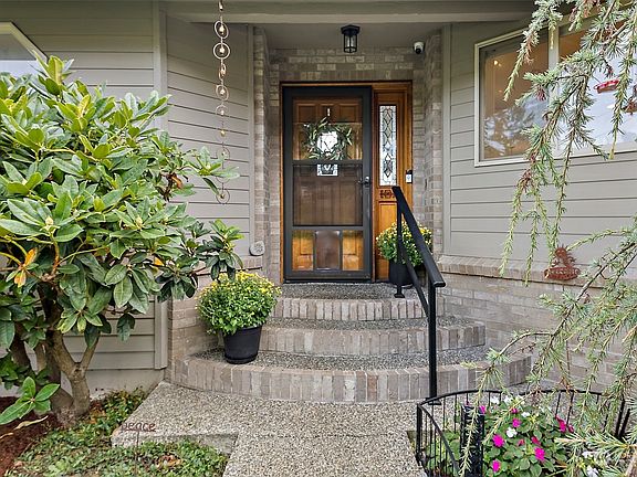 2nd image of 1885 Alaska Avenue E