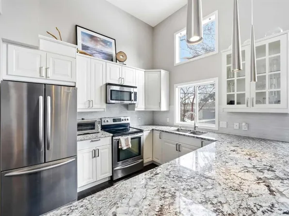 57 Kingsland Vlg SW, Calgary, AB T2V 5J9