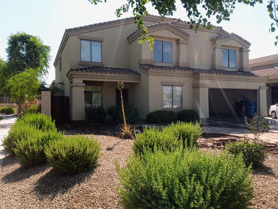Great Cul-de-sac home next to a green belt