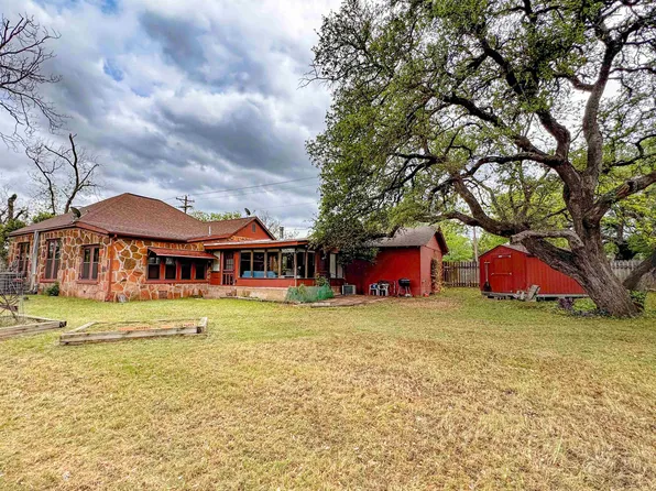 1209 Oatman Street, Llano, TX 78643
