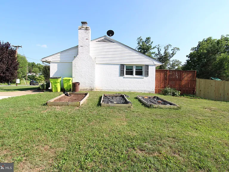 5204 Queensberry Ave — Photo 22